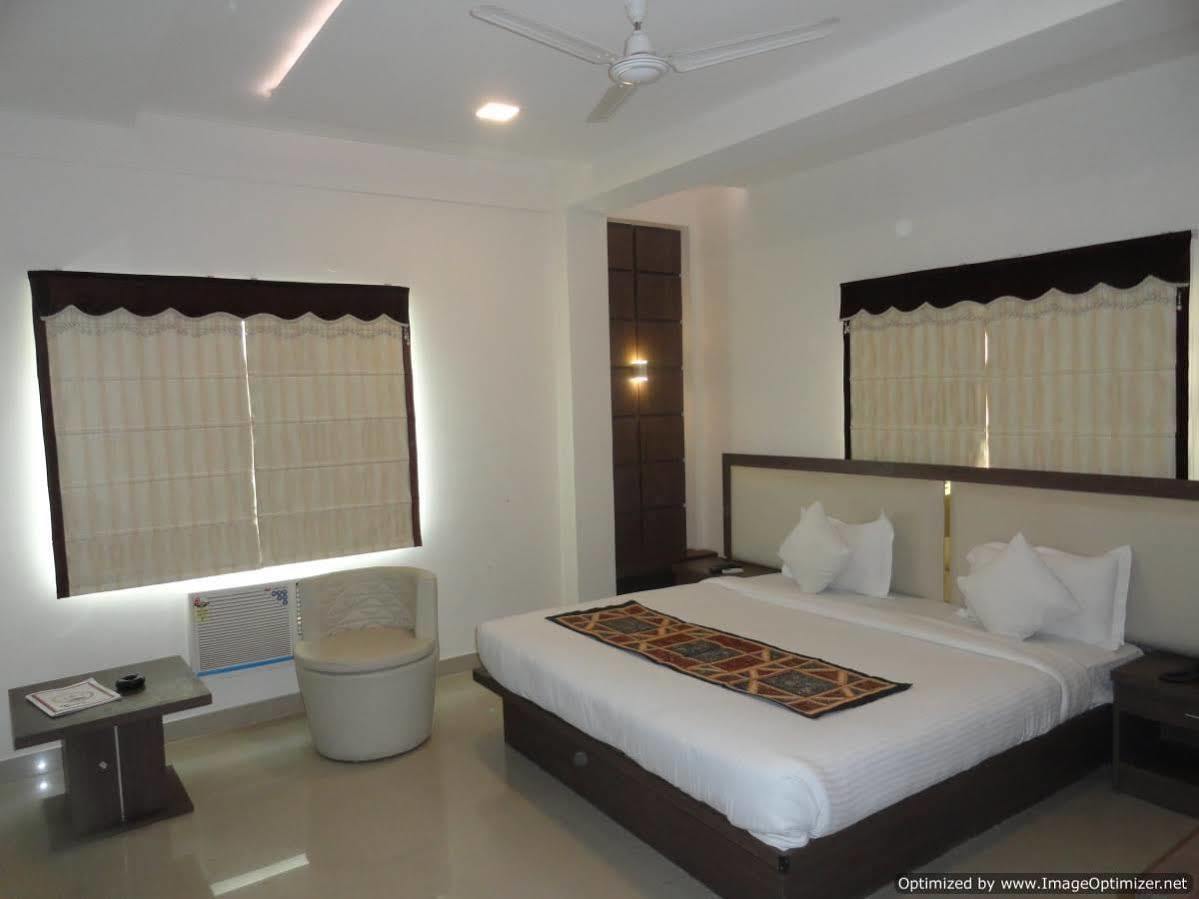 Fabhotel Plus Maniram Palace Агра Экстерьер фото