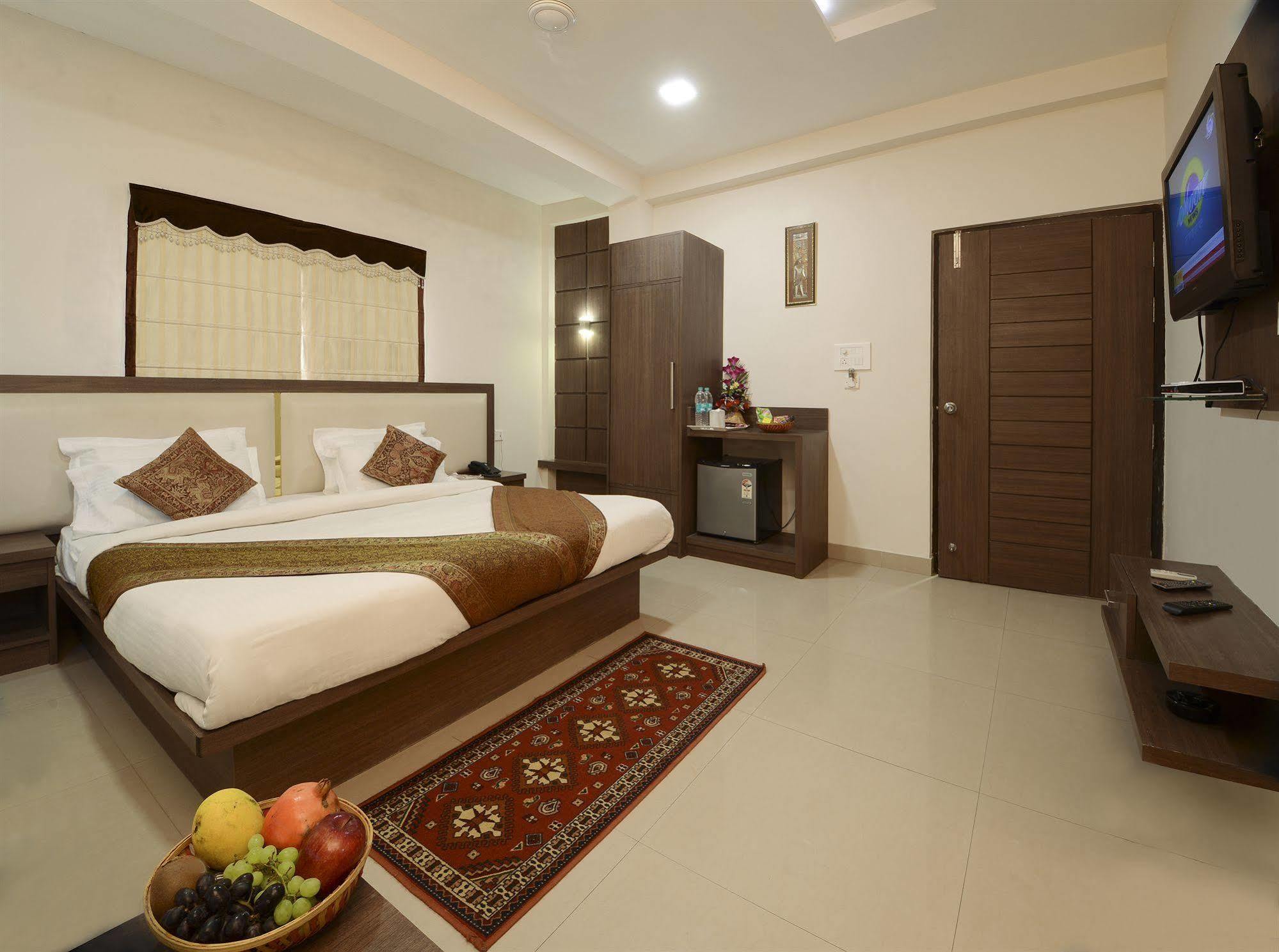 Fabhotel Plus Maniram Palace Агра Экстерьер фото
