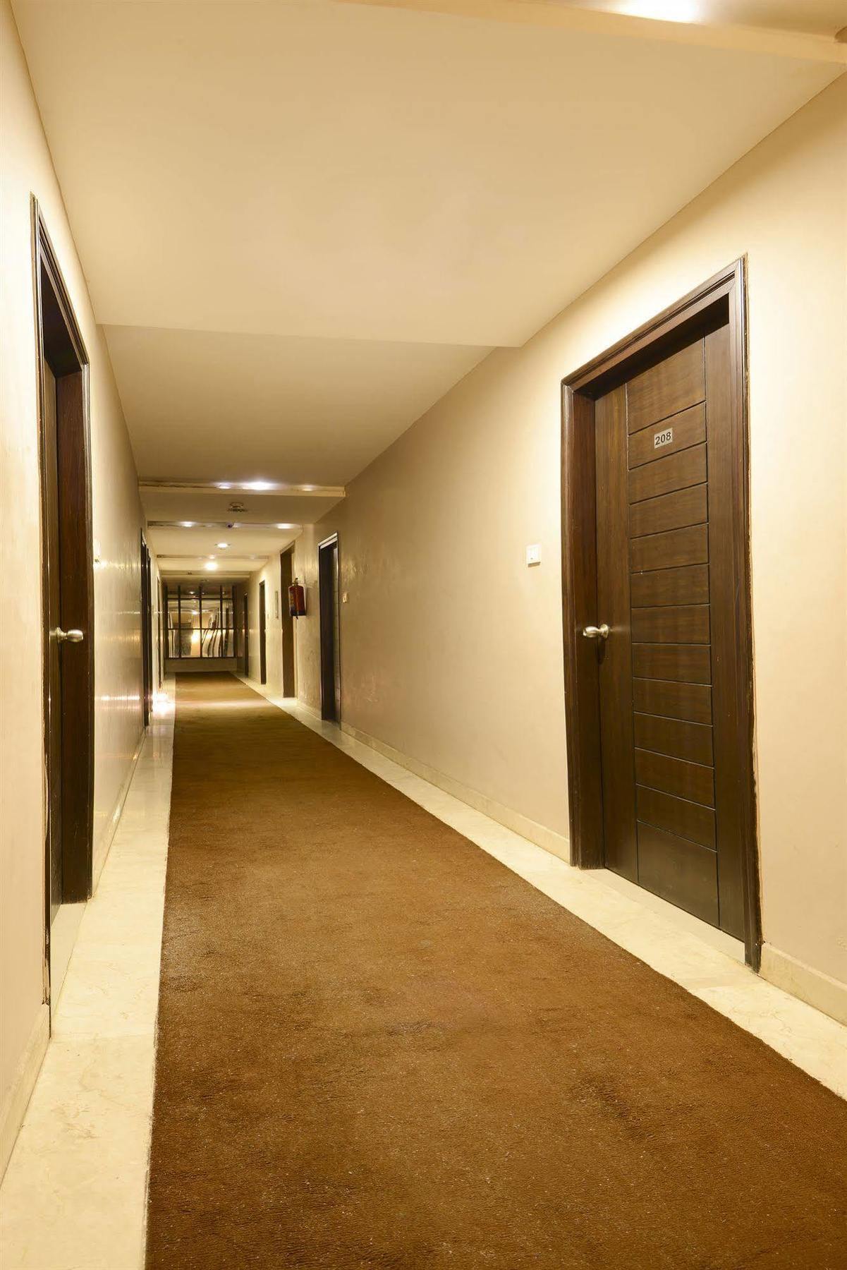 Fabhotel Plus Maniram Palace Агра Экстерьер фото